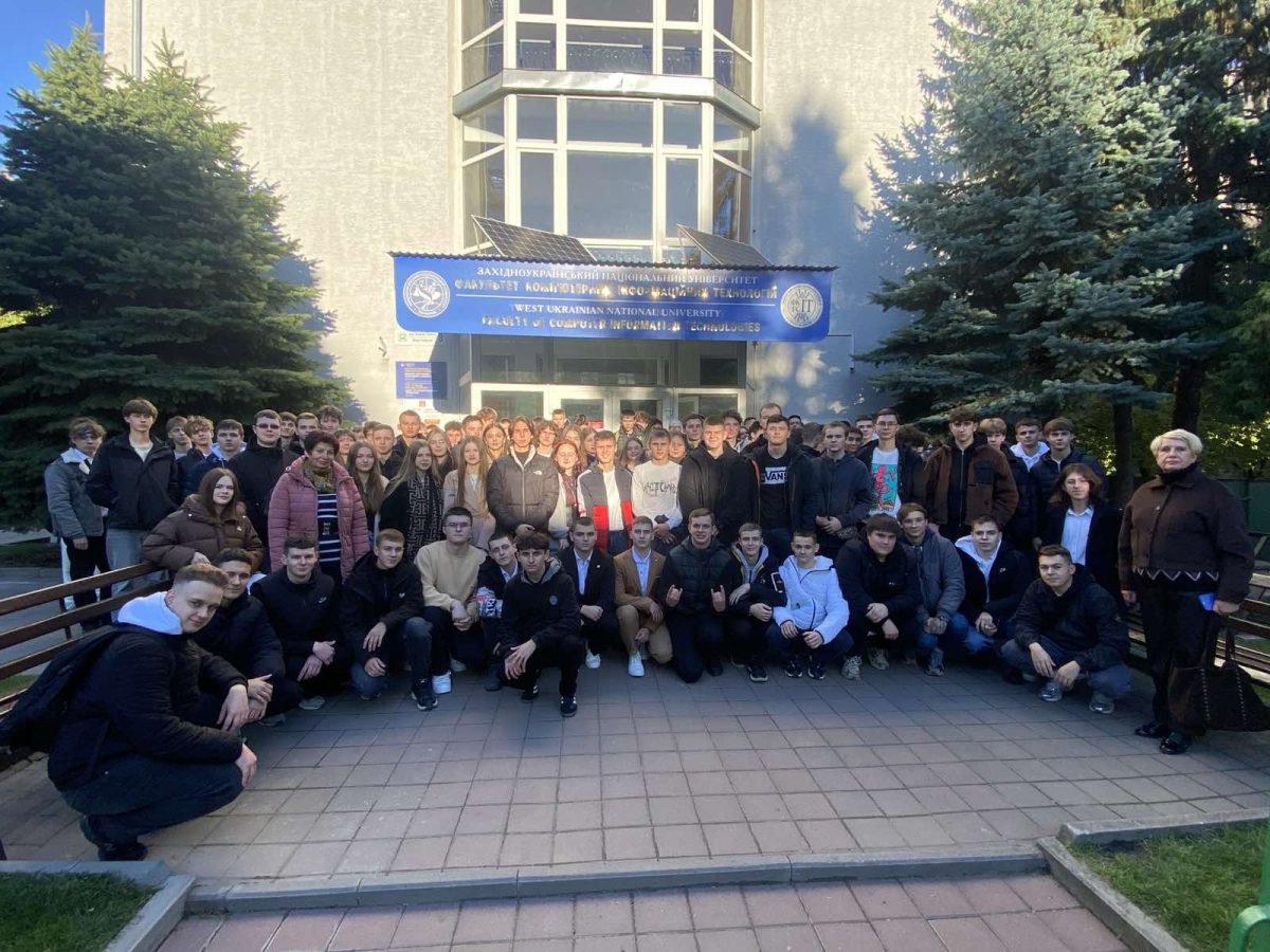 Посвята першокурсників на факультеті комп’ютерних інформаційних технологій 2025